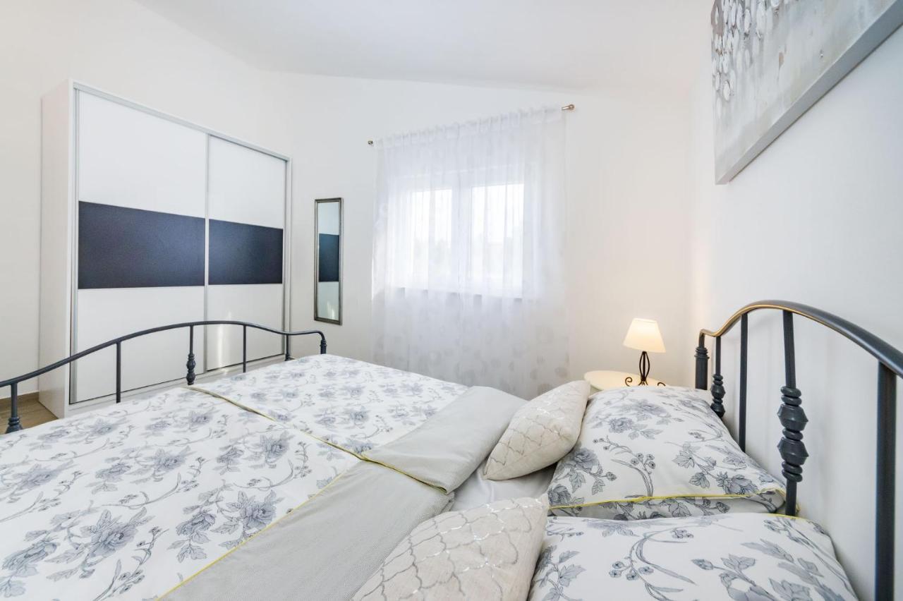 Apartmani Neva, Pridraga 外观 照片
