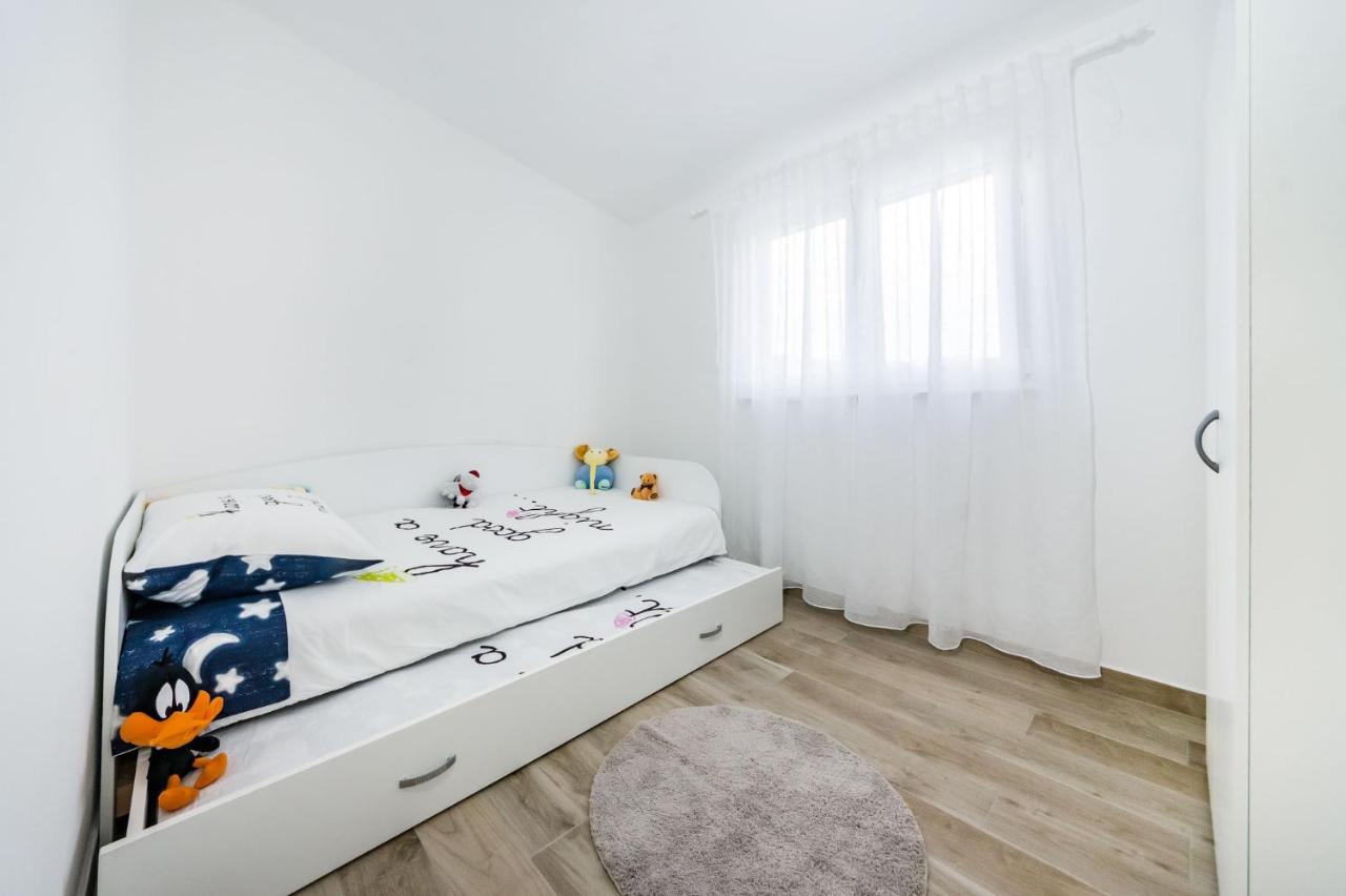 Apartmani Neva, Pridraga 外观 照片